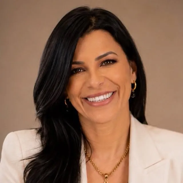 Dra. Regiane Carvalho, biomédica esteta da Clínica La Reggia